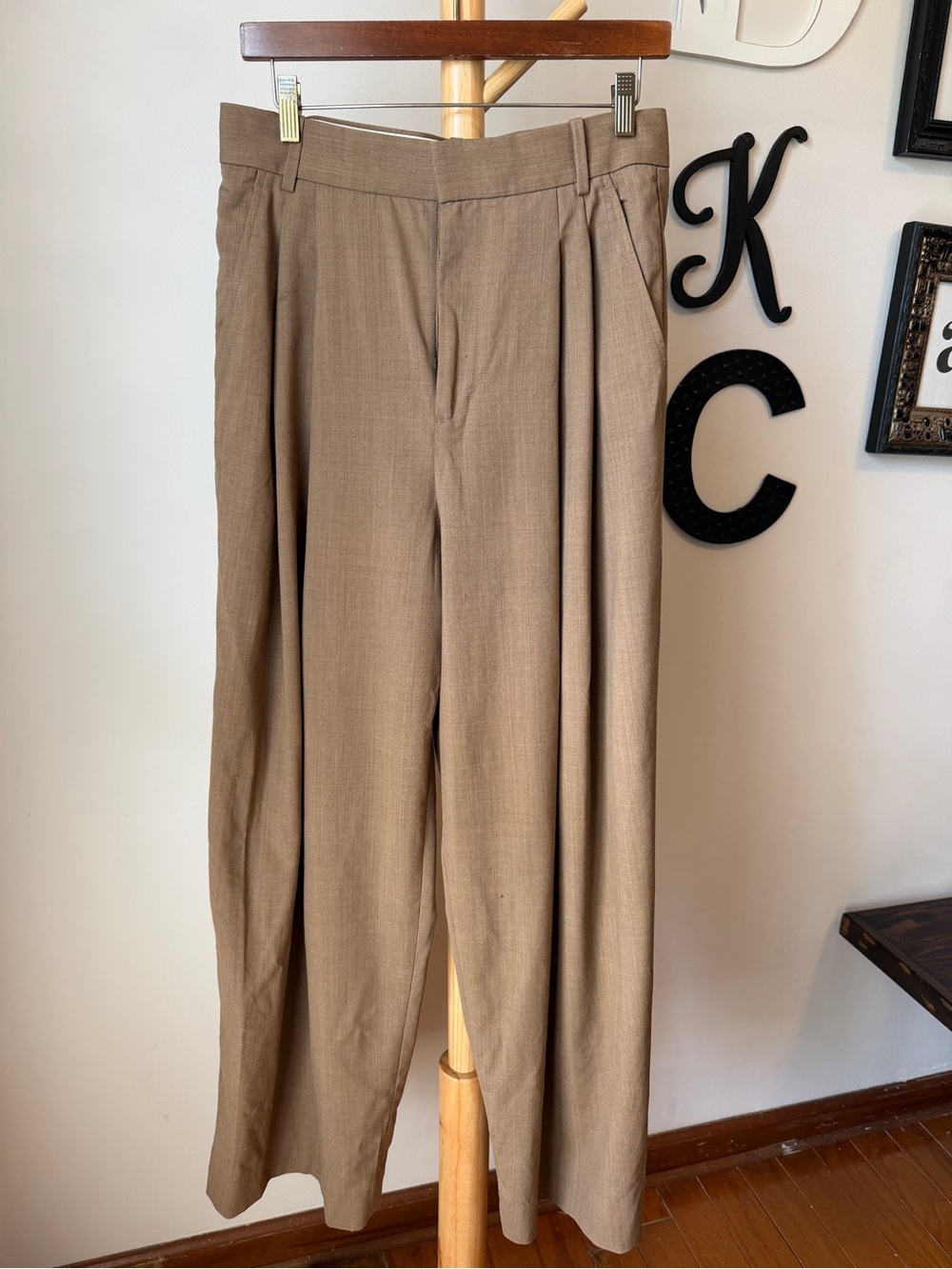 Banana Republic Women’s Wool Blend Dress Pants Tan Beige Size 6 Pleated Straight